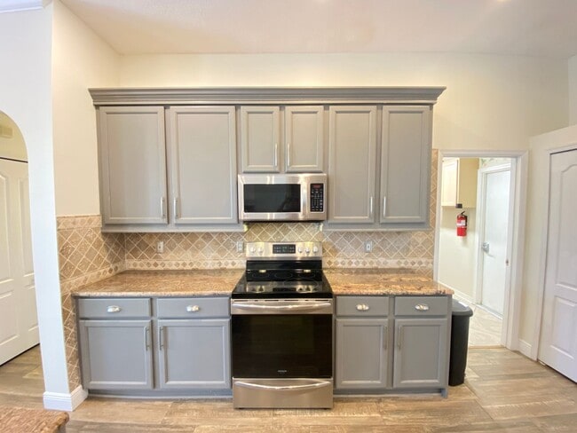 Photo - 600 Lakescape Ct