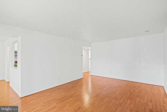 Photo - 2 Bailiffs Ct Unit 102