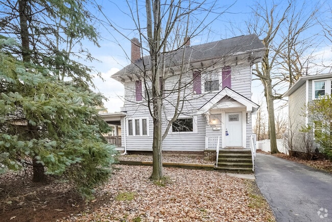 Building Photo - 12996 Cedar Rd Rental