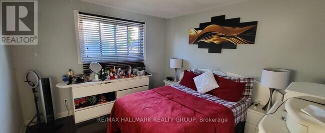 Photo - 605 Donald St