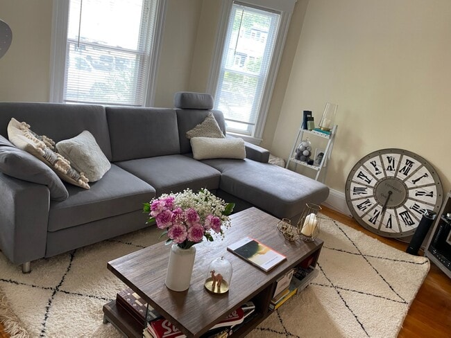 Building Photo - 102 Rogers Ave Unit 1