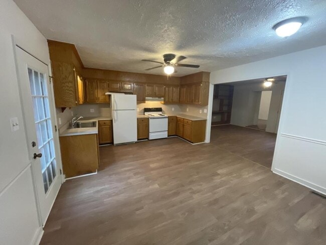 Photo - 275 Wineson Dr