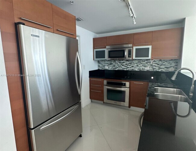 Building Photo - 253 NE 2nd St Unit 3602 Rental