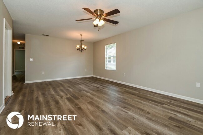 Photo - 8439 Hewitt St