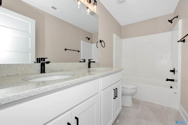Photo - 2700 Woodview Dr SE
