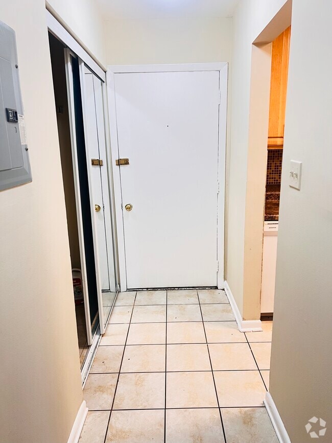 Building Photo - 655 Deepwoods Dr Unit 1i Rental