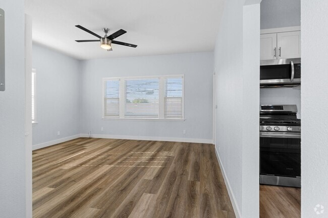 Building Photo - 1711 E Appleton St Rental
