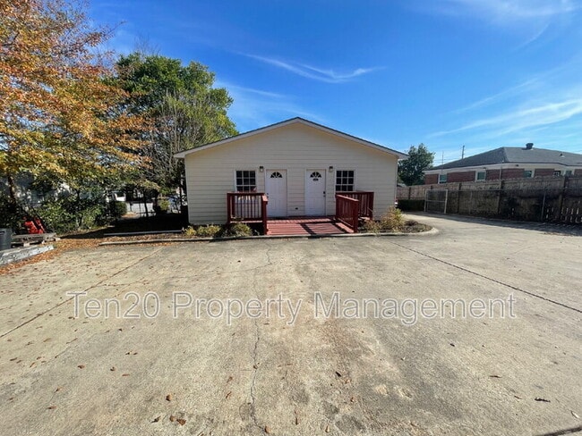 Photo - 4741 Armour Rd