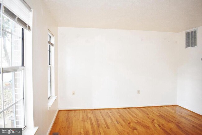 Photo - 107 Parkside Dr