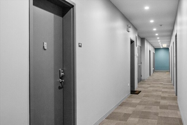 Photo - 830 N Milwaukee Ave