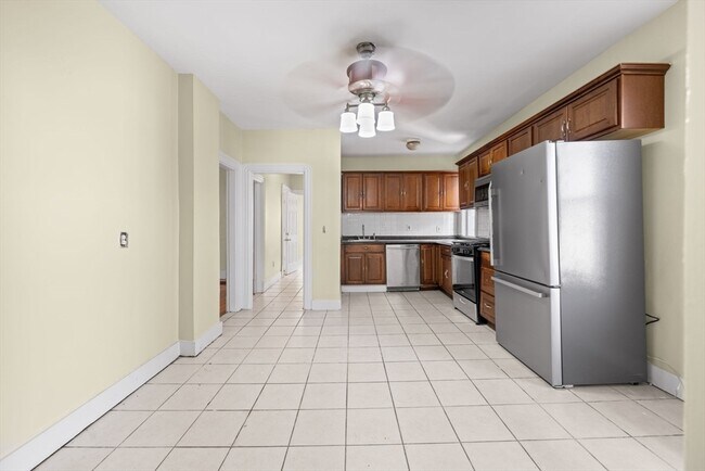 Photo - 427 Ferry St Unidad 2