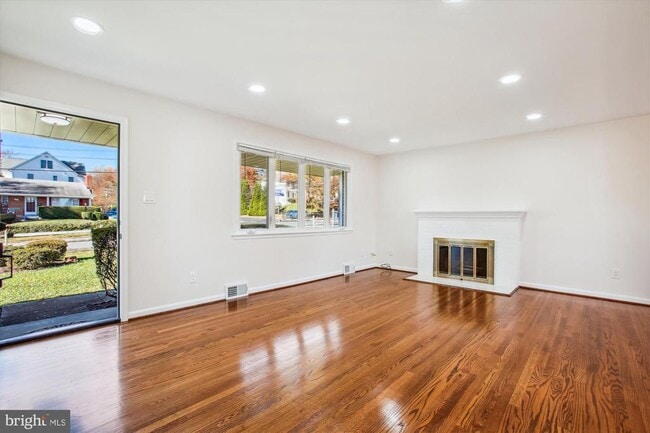 Photo - 5201 Montgomery St