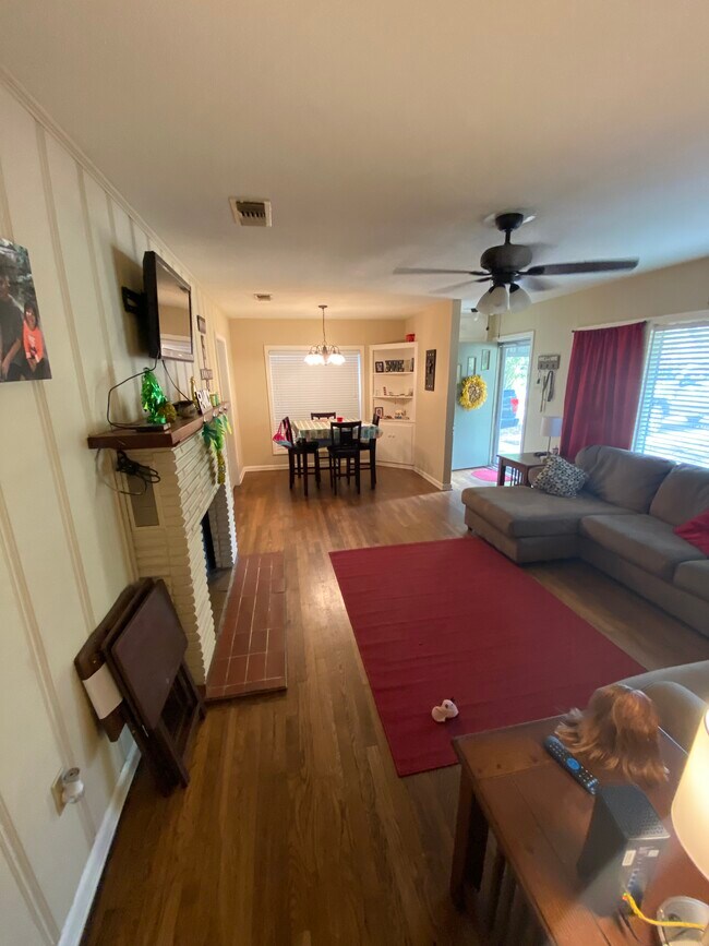 Photo - 318 Moore St