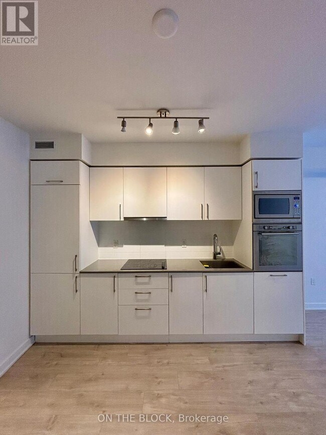 Photo - 27 Bathurst St Unit 515