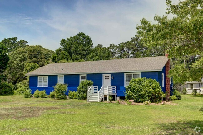 Building Photo - Furnished 4 Bedroom Home in Manteo!