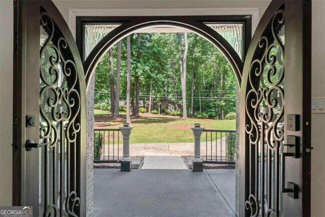 Photo - 2023 Stoneleigh Dr