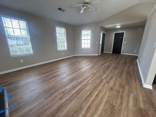 Photo - 25 Oak Lake Ct