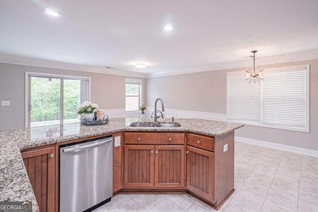Photo - 5660 Crest Hill Dr NE