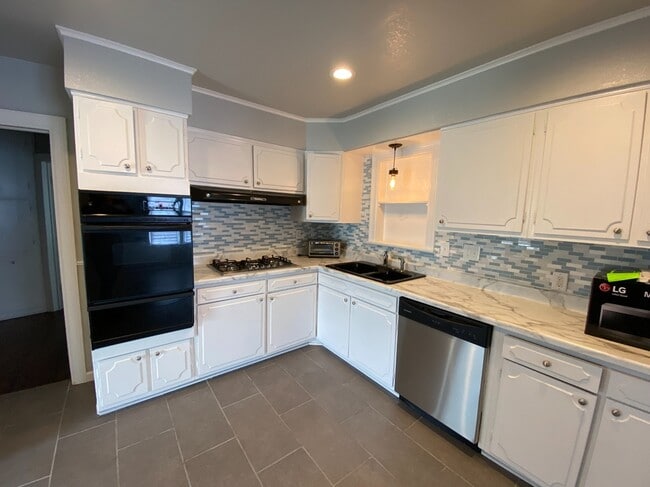 Photo - 4711 E 4th Pl