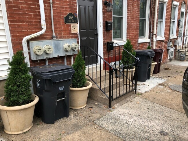 Photo - 703 E 10th St Unit Apartment 2