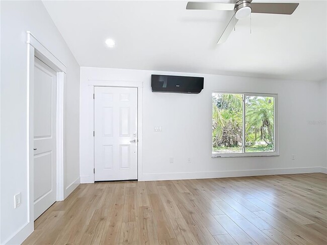 Photo - 7341 Hart St