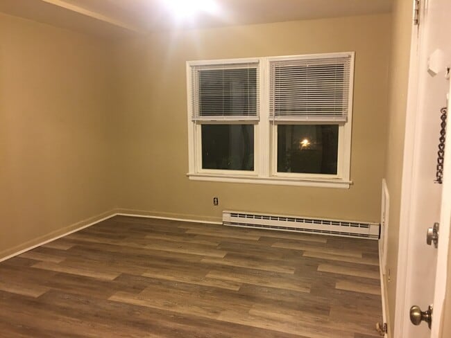 Photo - GREAT LOWER SOUTH HILL STUDIO , CLOSE TO HUCKLEBERRY MARKET Unit 1503-2