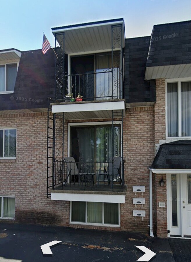 Photo - 166 Spruce St Unit 5