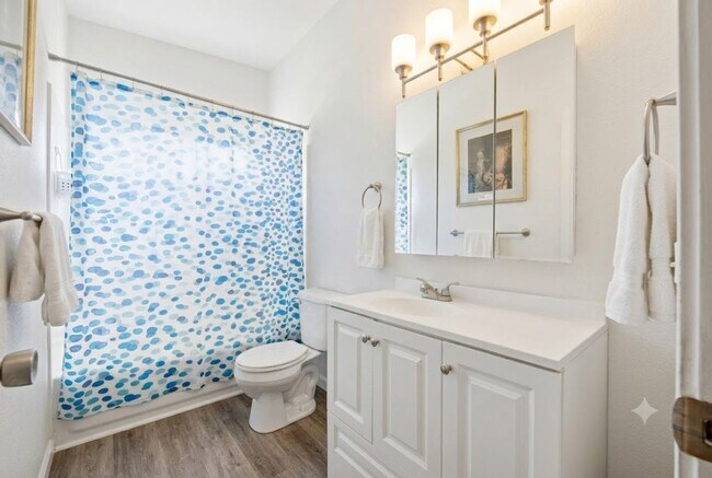 Photo - 916-918 Drake Drive Unit 916