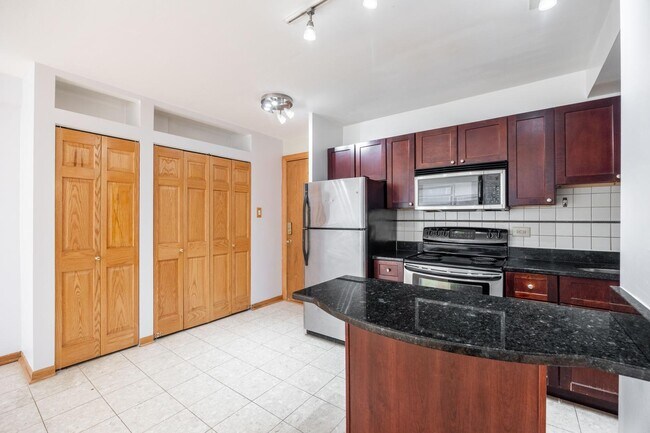 4180 N Marine Dr Unit 1004