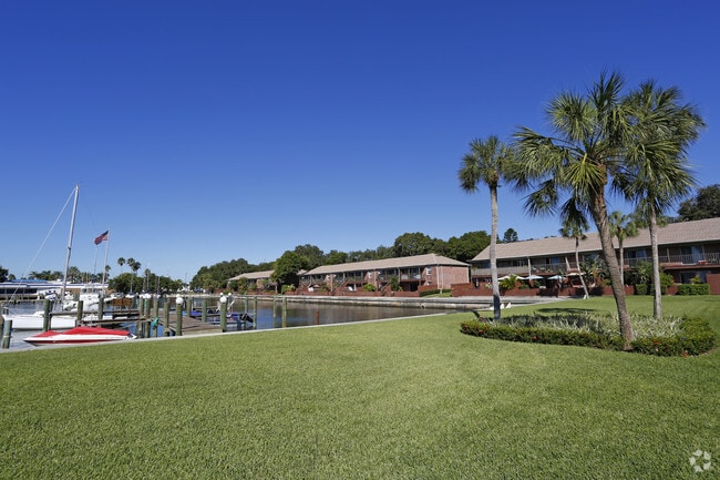 backyard boat docks - Carlton Arms of St. Petersburg