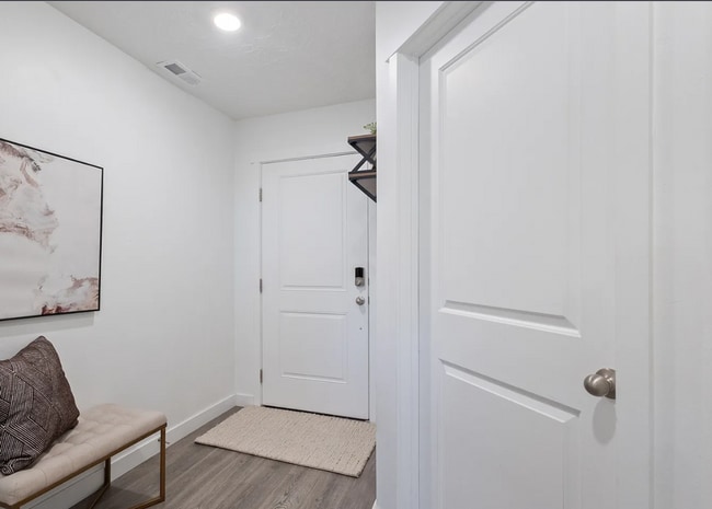 Photo - 3 Bed/3 Bath Townhouse in Saratoga Springs