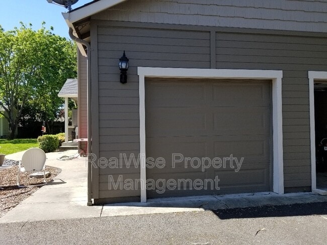 Photo - 822 NE 8th St