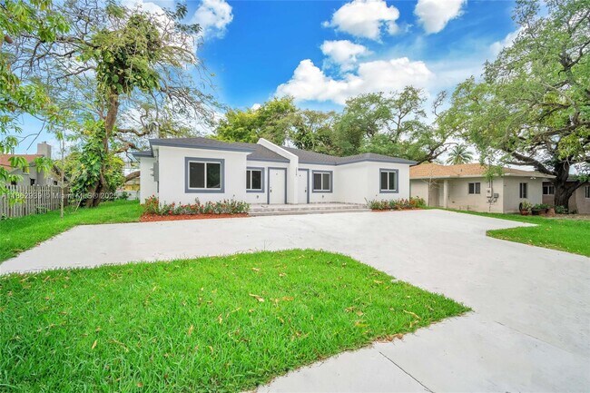 Photo - 2448 NW 42nd St Unit B