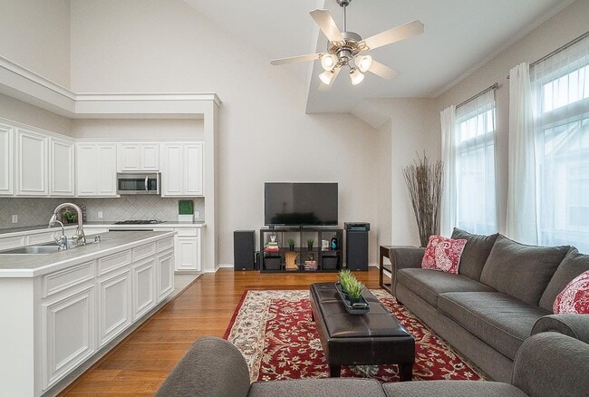 Photo - 2416 Charleston St