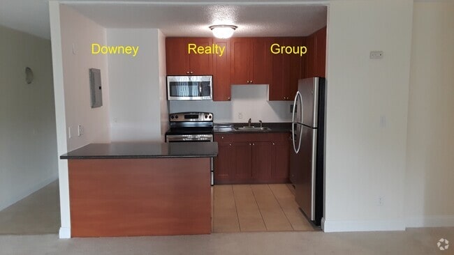 Building Photo - 13 Temple St Unit E2 Rental