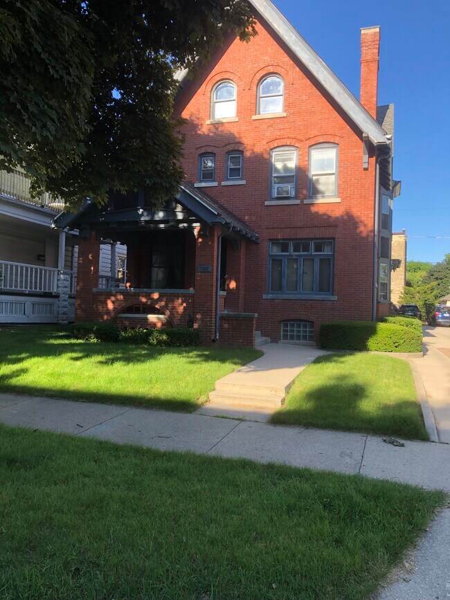 Building Photo - 2582 N Cramer St Unit Second floor