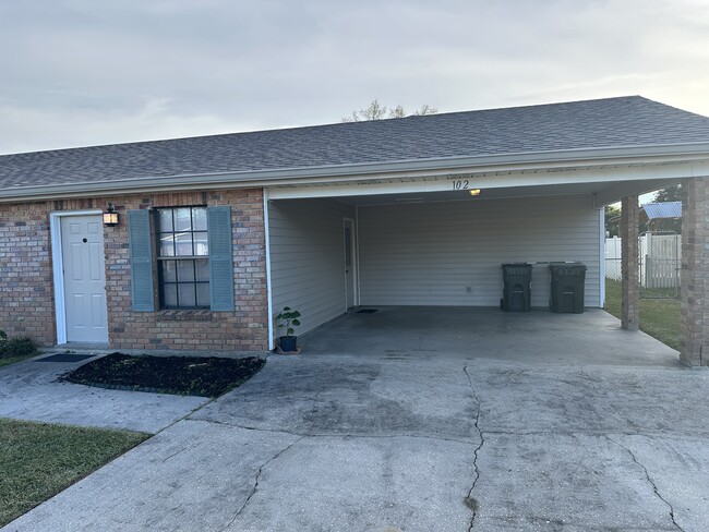 Front view - 102 Wheat Cir House