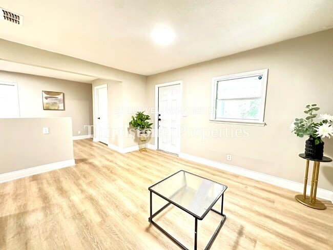 Photo - 1165 Orton St