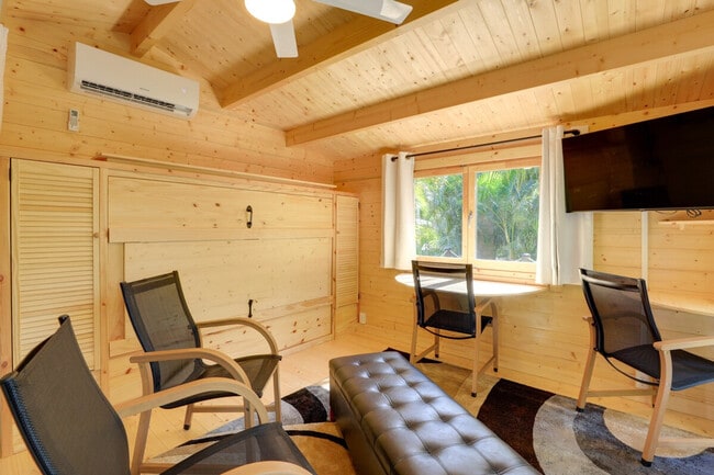 Building Photo - 927 22nd St W