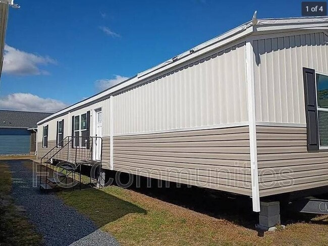 Building Photo - 1124 N Bryan Rd