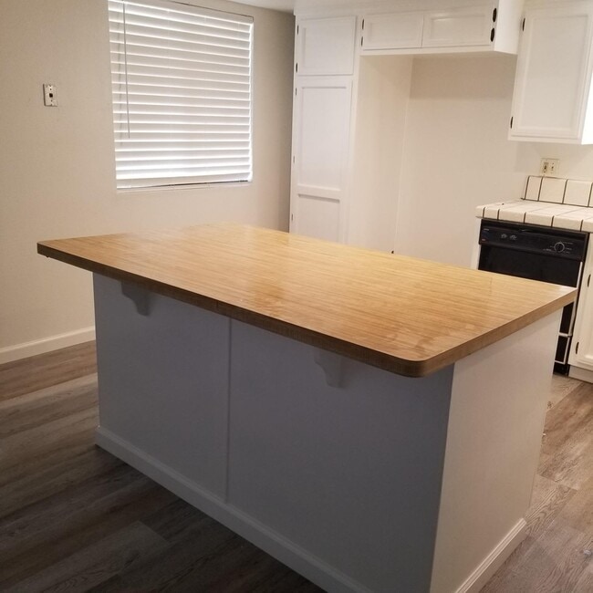 Photo - 981 Sierra Ave