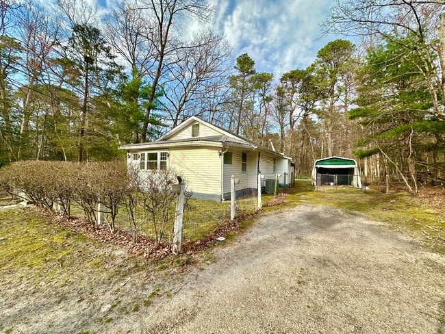 Building Photo - 63 Gentian St