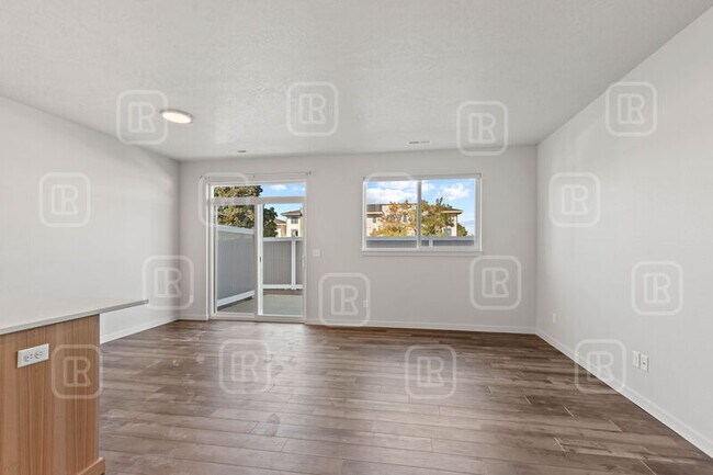 Photo - 220 S Woodlawn Rd