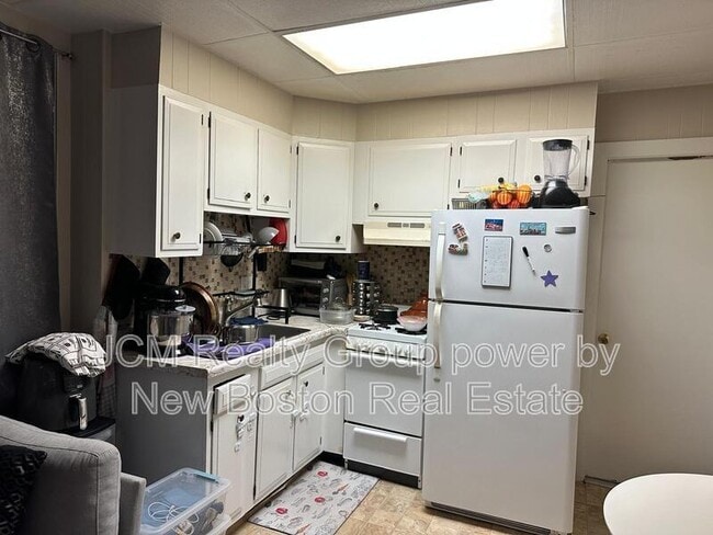 Building Photo - 5 Irwin St Unit -9 3rd Flooor