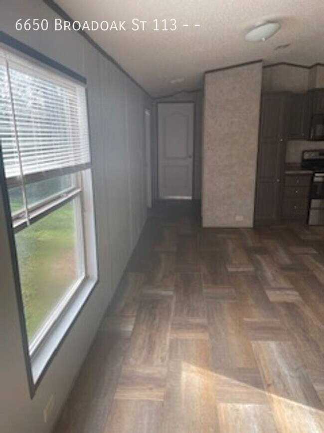 Photo - 6650 Broadoak St