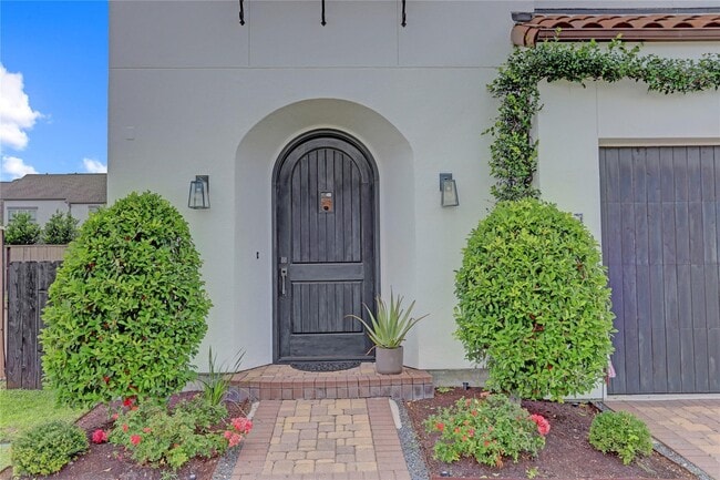 Building Photo - 1715 Maravilla Dr