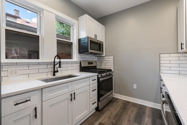 Photo - 4624 N Springfield Ave Unit 2