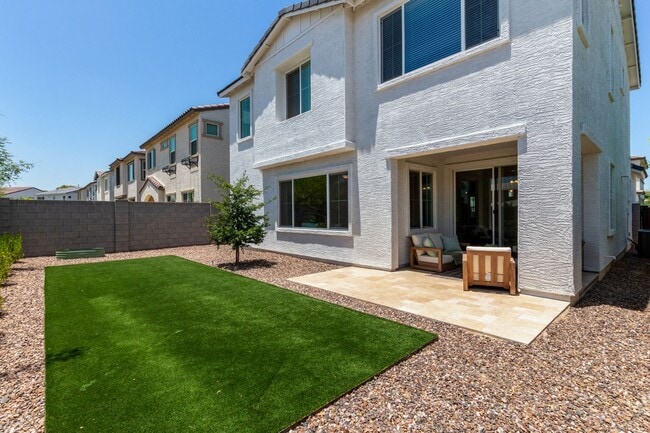 Photo - BEAUTIFUL PHOENIX HOME IN GATED COMMUNITY!