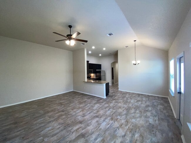 Photo - 114 Stacy Ln