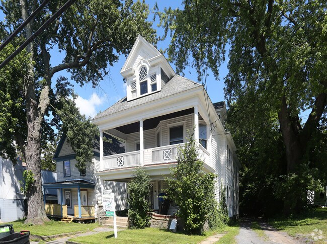 Photo - 1557 State St